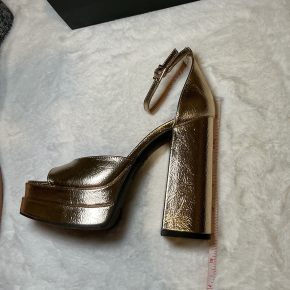 INC International Concepts Gold Platform Heels - Picture 4 of 5